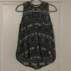 Lush v-neck tank w/ pocket